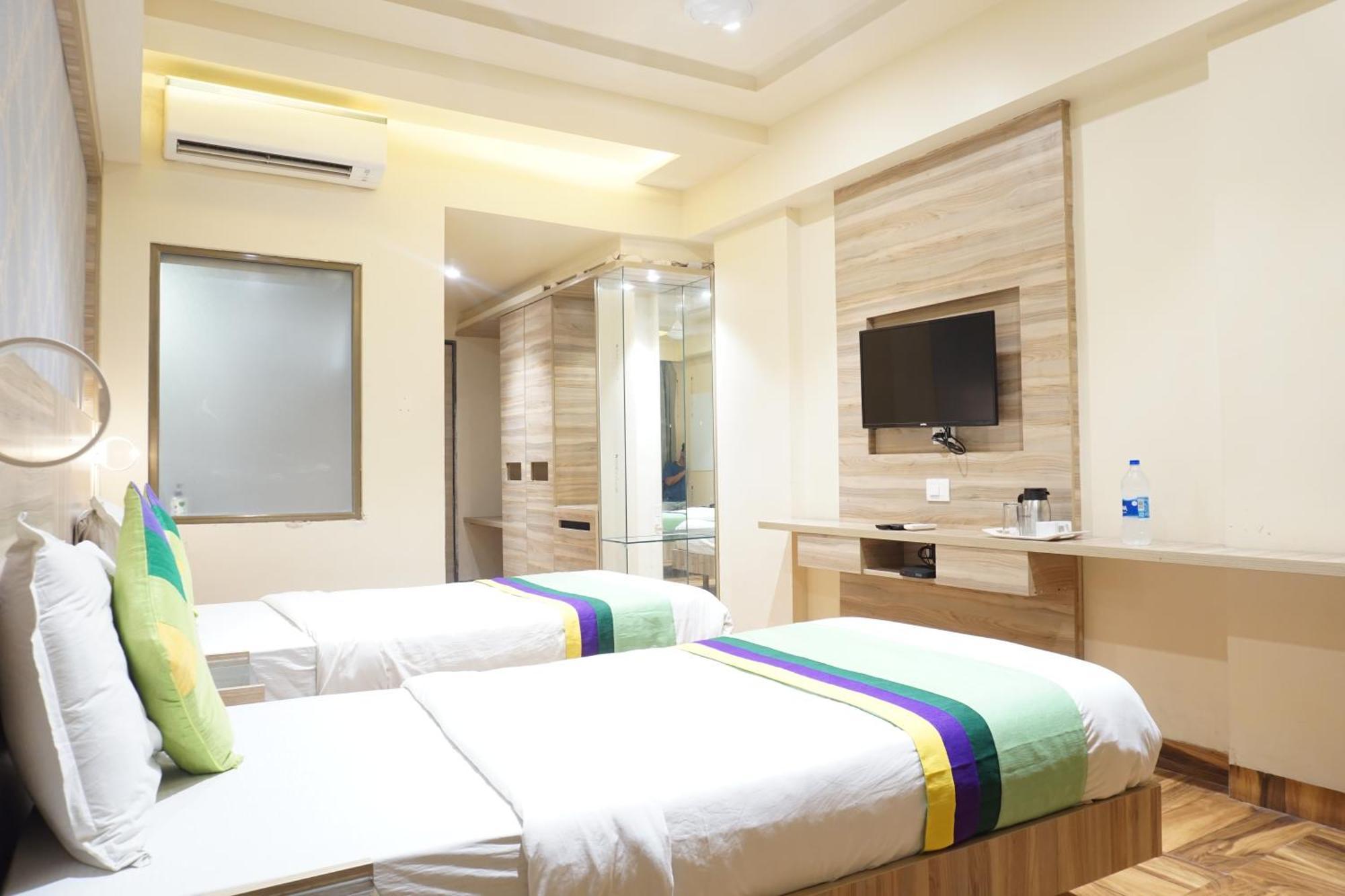Treebo Classic Grande, Camp Pune Exterior photo