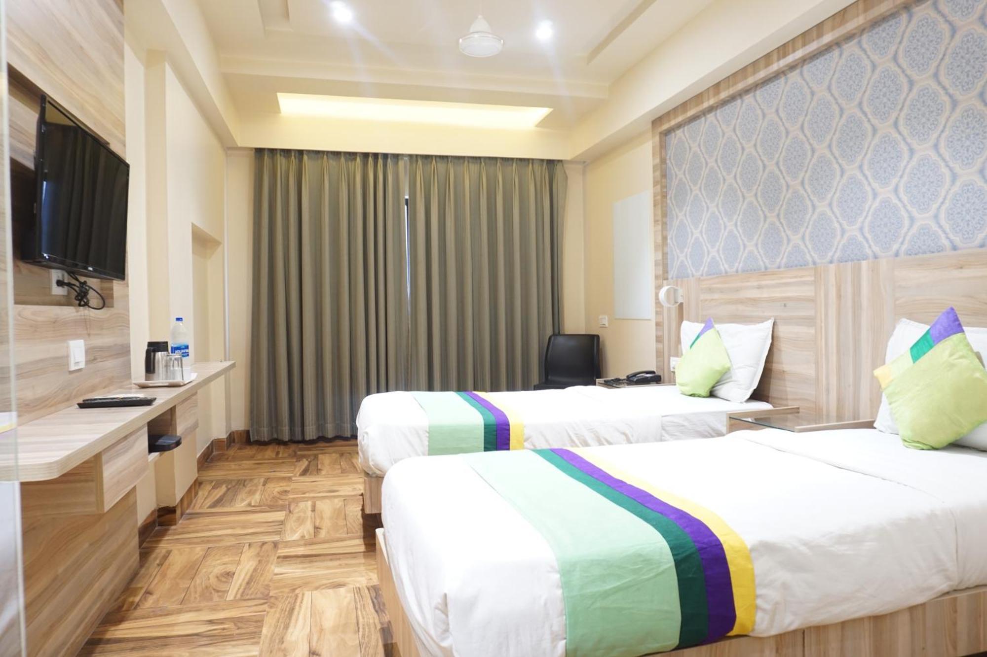 Treebo Classic Grande, Camp Pune Exterior photo